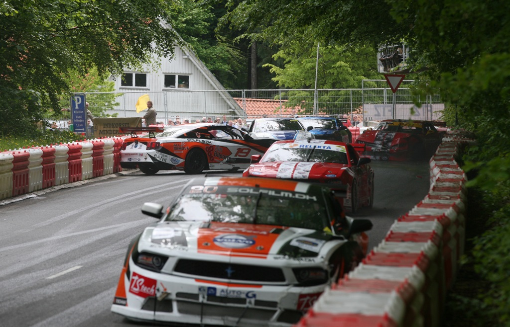 Der var kaos da der pludselig kom vand på banen.
(Foto: Motorsporten.dk)